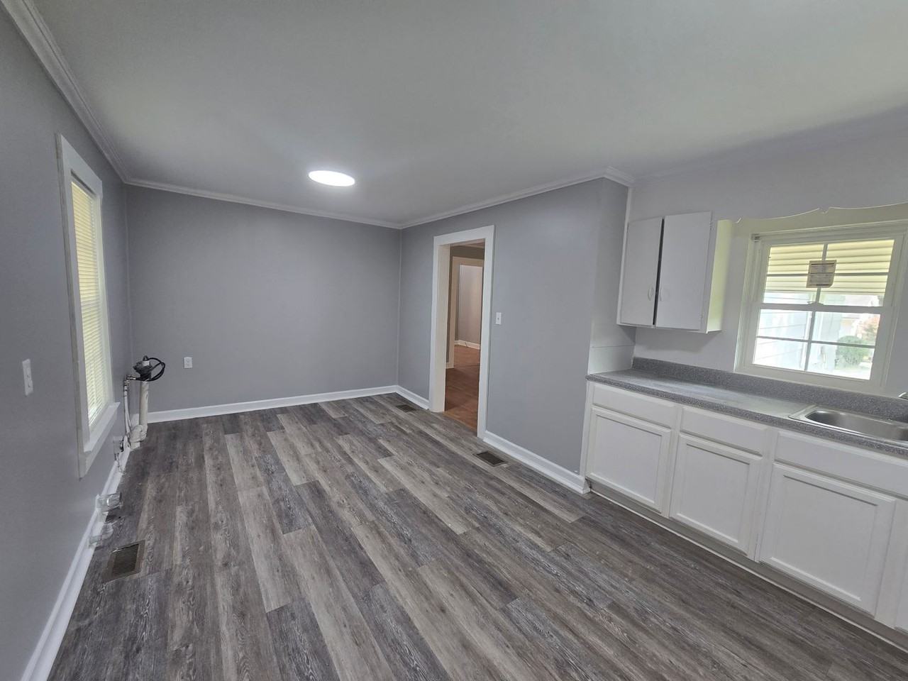 909 Gaines Ave - Photo 3 of 10