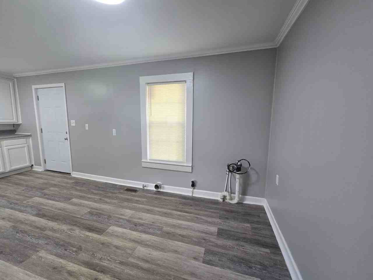909 Gaines Ave - Photo 4 of 10