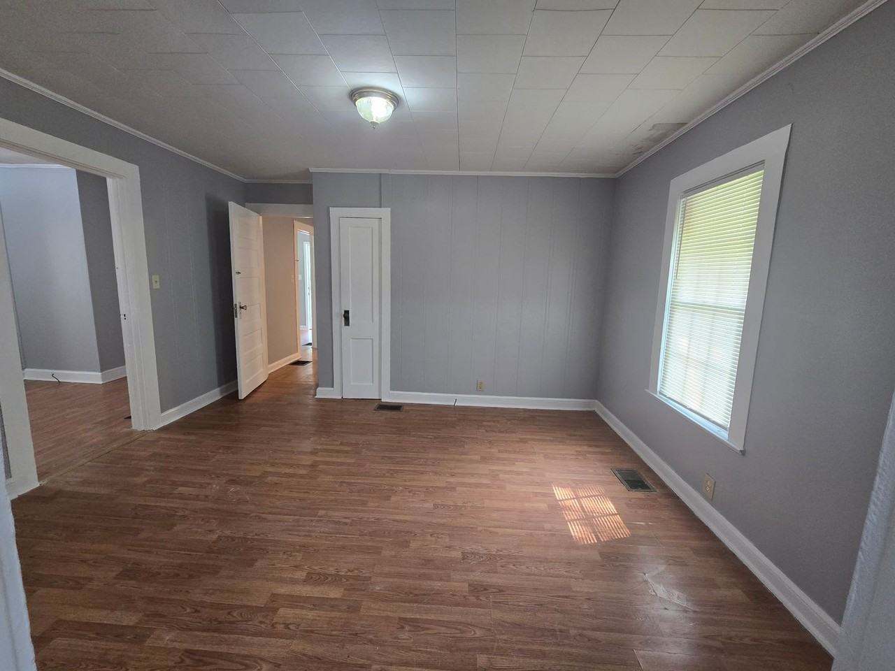 909 Gaines Ave - Photo 5 of 10