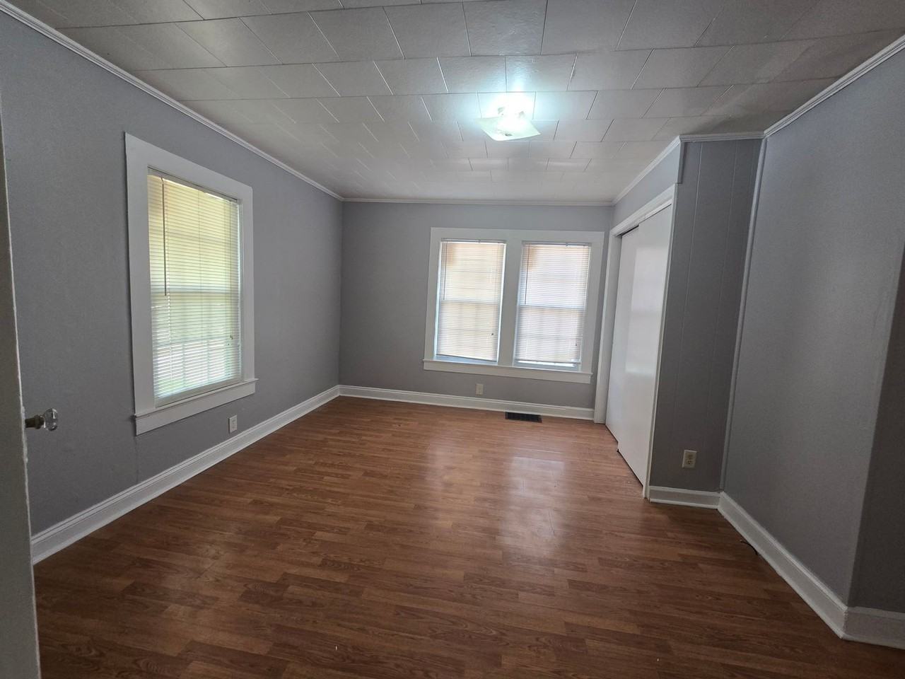 909 Gaines Ave - Photo 6 of 10