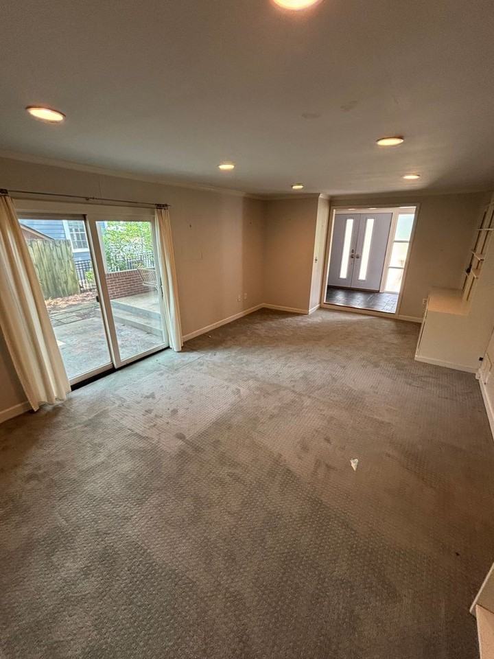2312 Bedford Ave - Photo 4 of 25