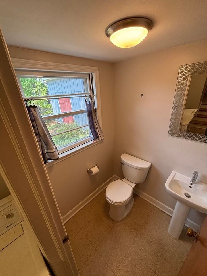 2312 Bedford Ave - Photo 6 of 25