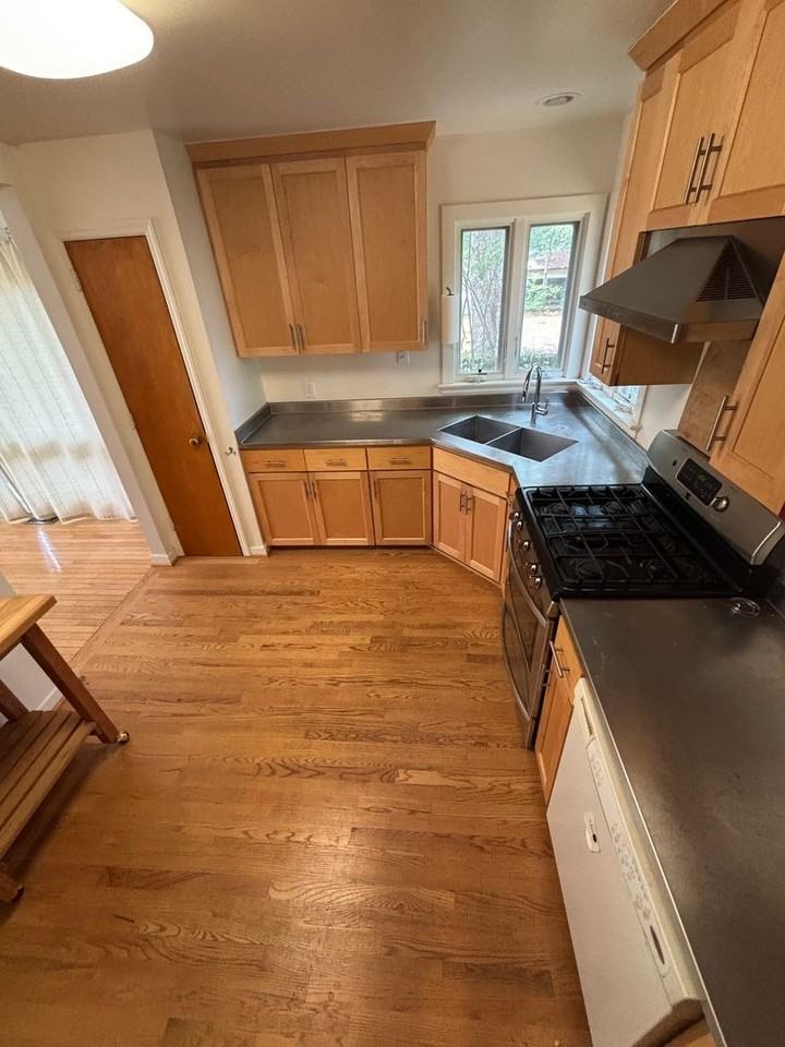 2312 Bedford Ave - Photo 7 of 25