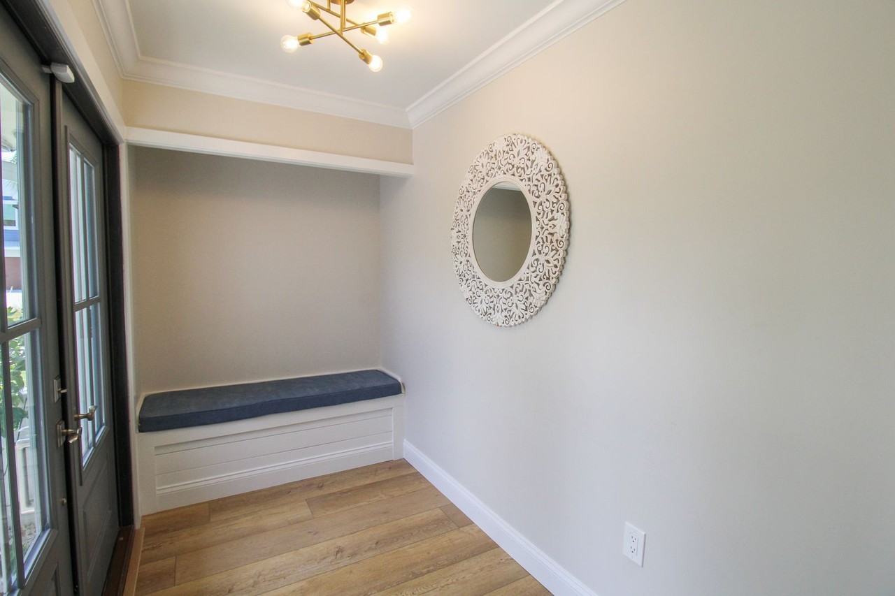 691 Russell St - Photo 3 of 38