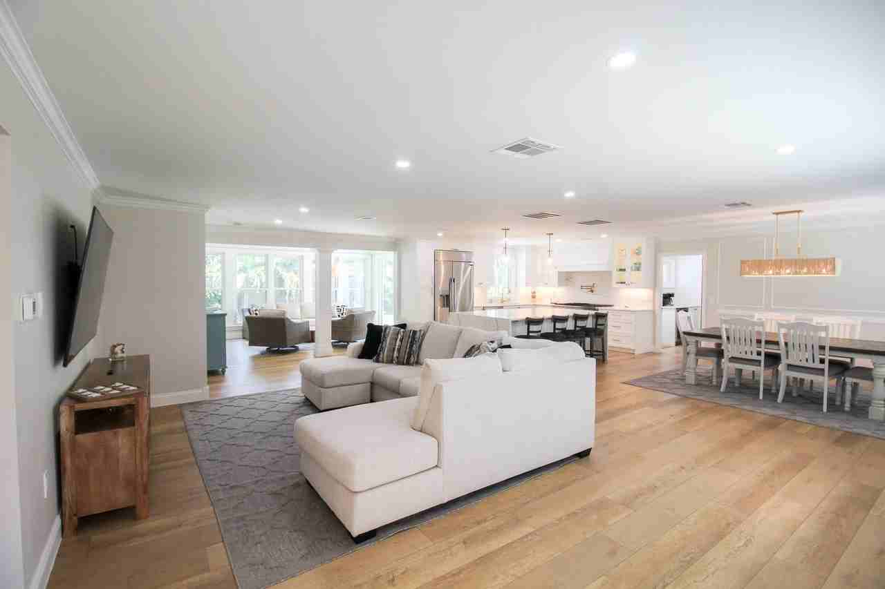 691 Russell St - Photo 5 of 38