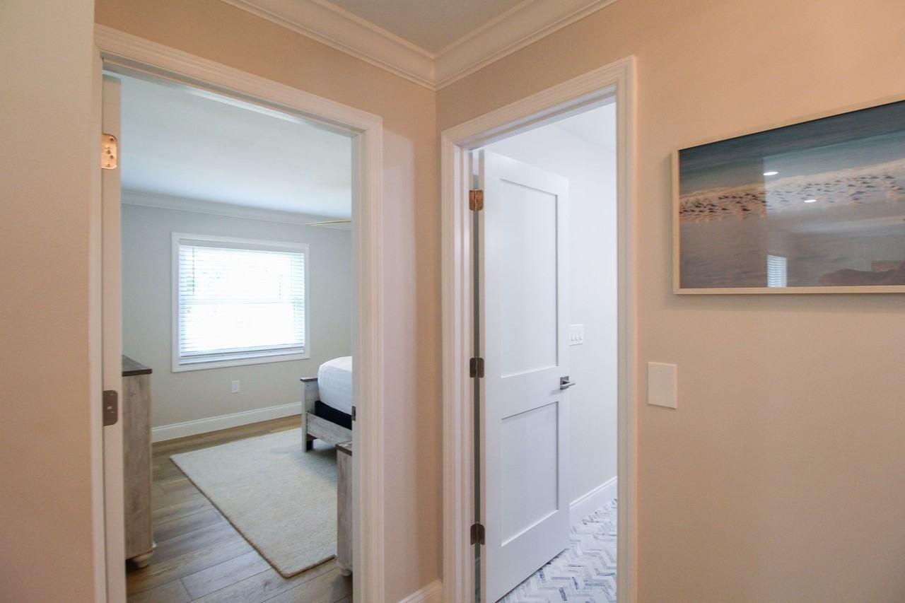 691 Russell St - Photo 7 of 38