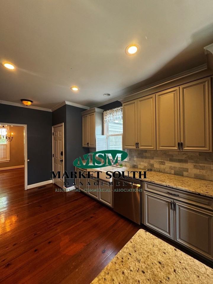 12 Ardsley Ct - Photo 4 of 26