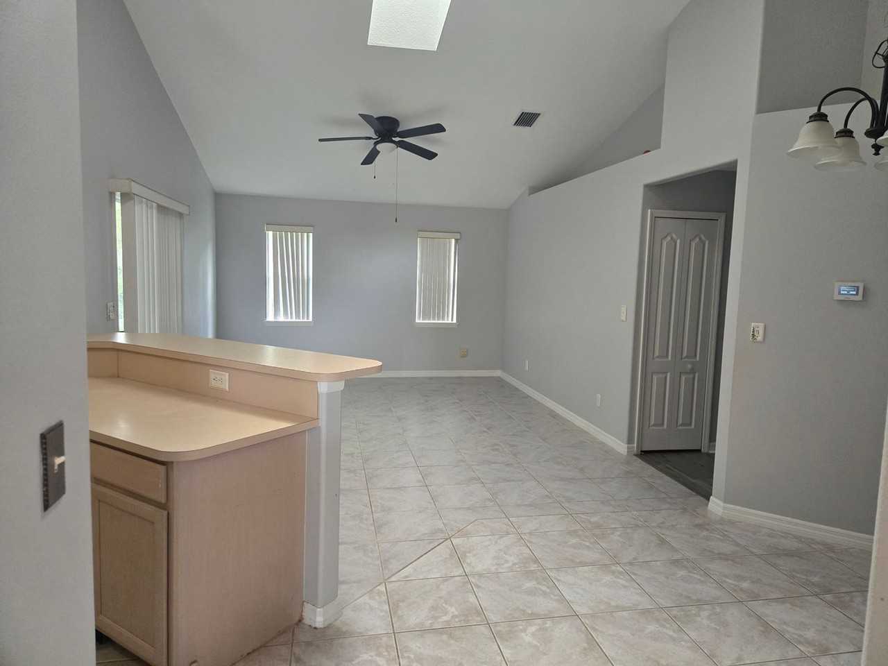 292 Carmel Dr - Photo 3 of 28