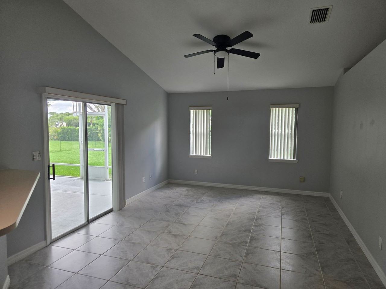 292 Carmel Dr - Photo 6 of 28