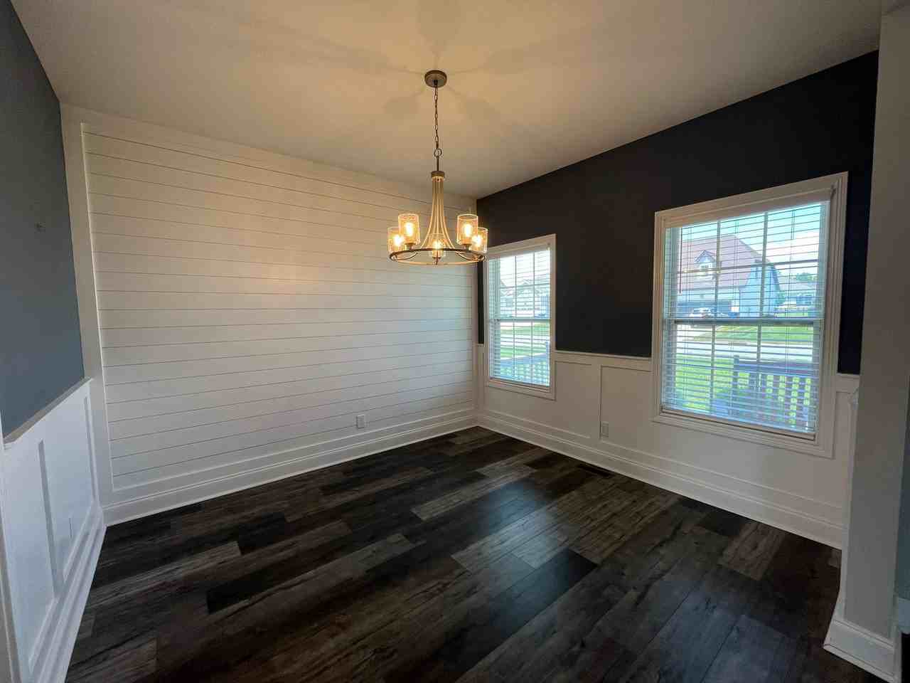 557 Dexter Dr - Photo 3 of 33