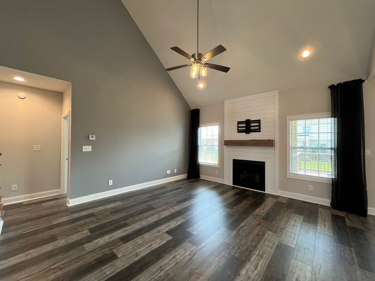 557 Dexter Dr - Photo 6 of 33