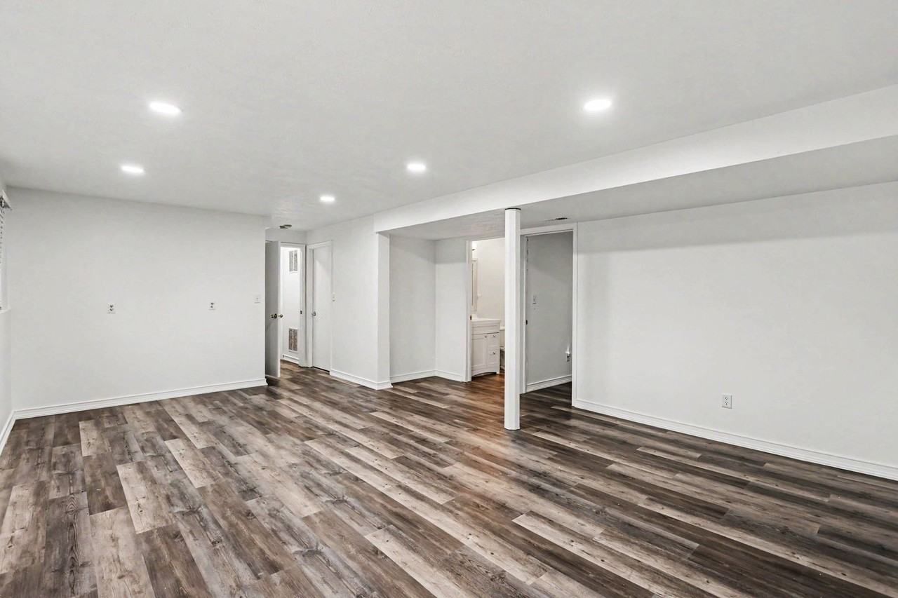 5301 W Olympic Cir - Photo 3 of 17
