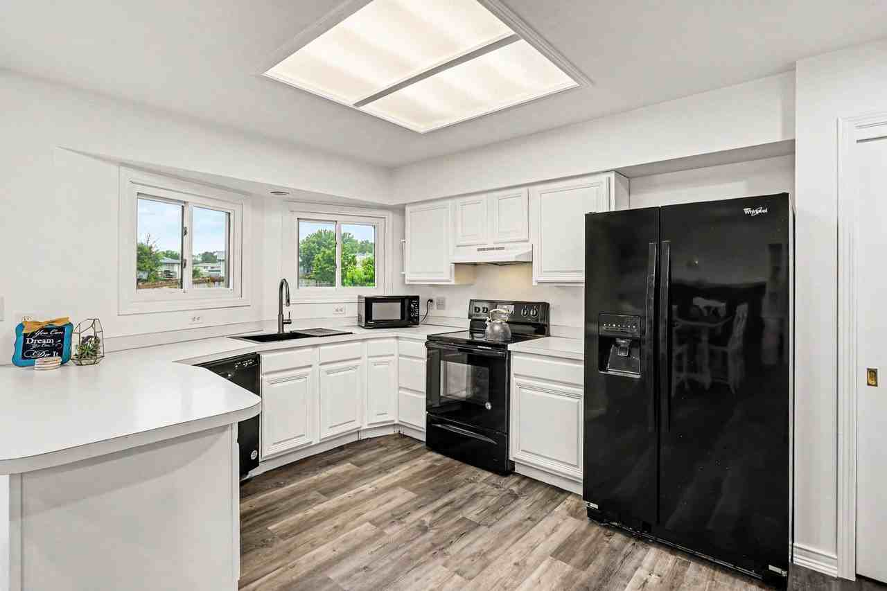 5301 W Olympic Cir - Photo 7 of 17