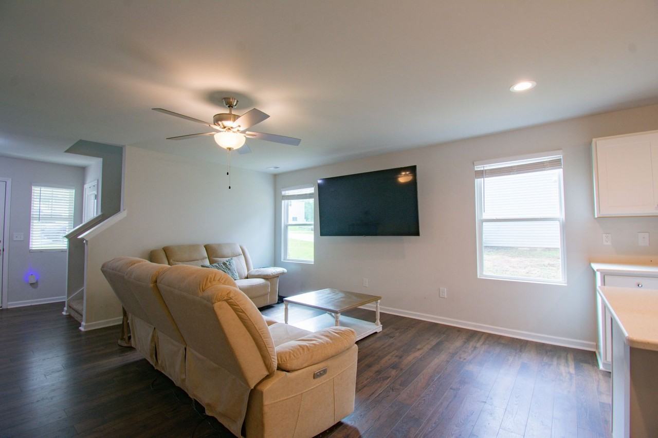 342 Ledgebrook Ln - Photo 2 of 29