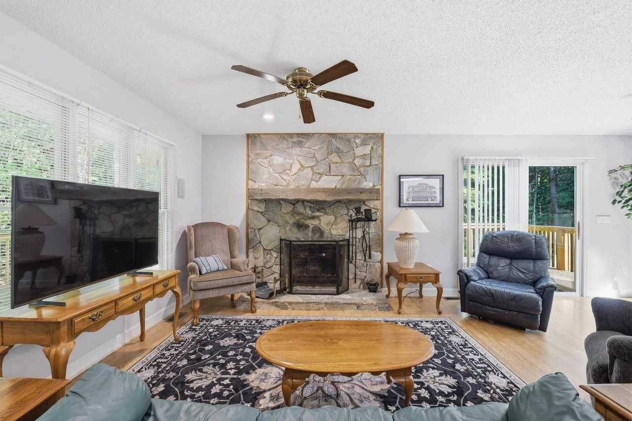 2726 Pheasant Run St - Photo 3 of 26