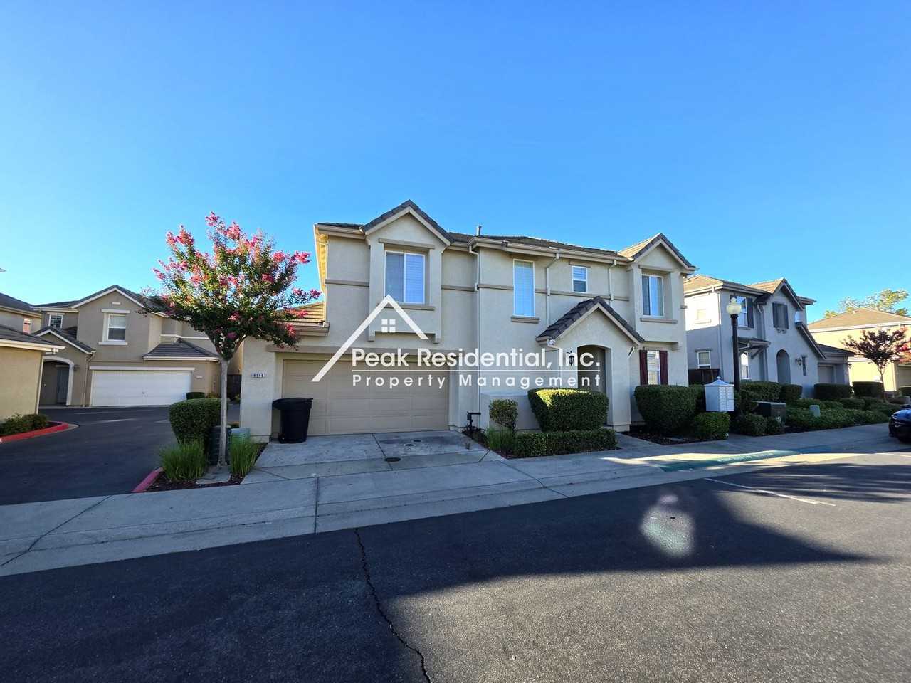 9196 Cortina Cir - Photo 3 of 27