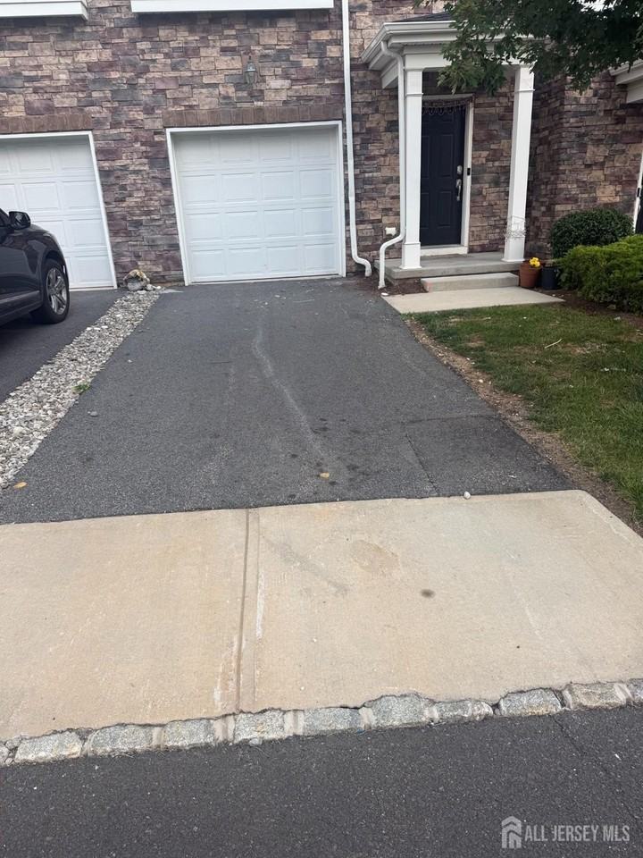 504 Keenland Ct - Photo 2 of 16