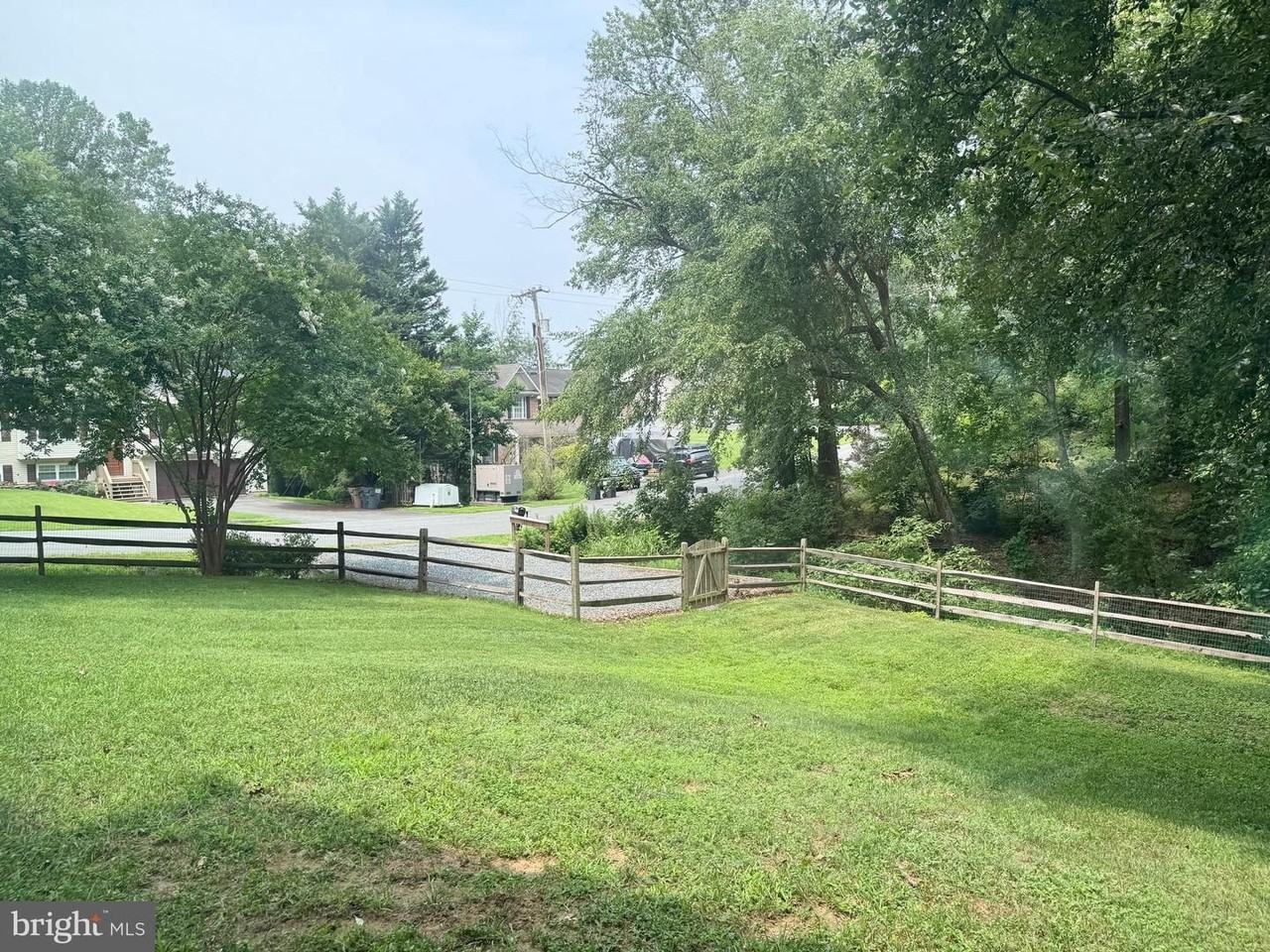 3302 Aquia Dr - Photo 5 of 39