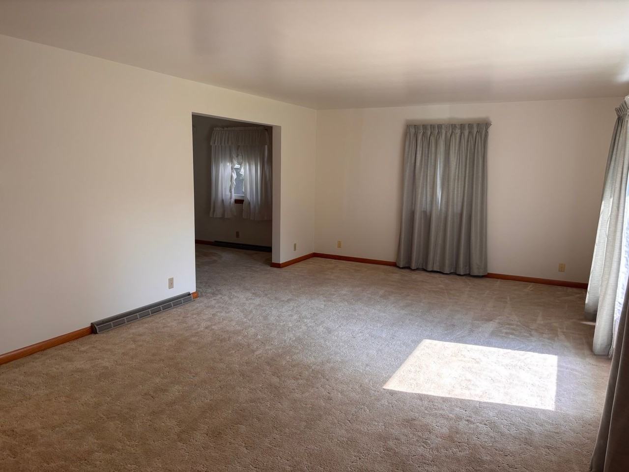 10470 Valleydale St Se - Photo 3 of 15