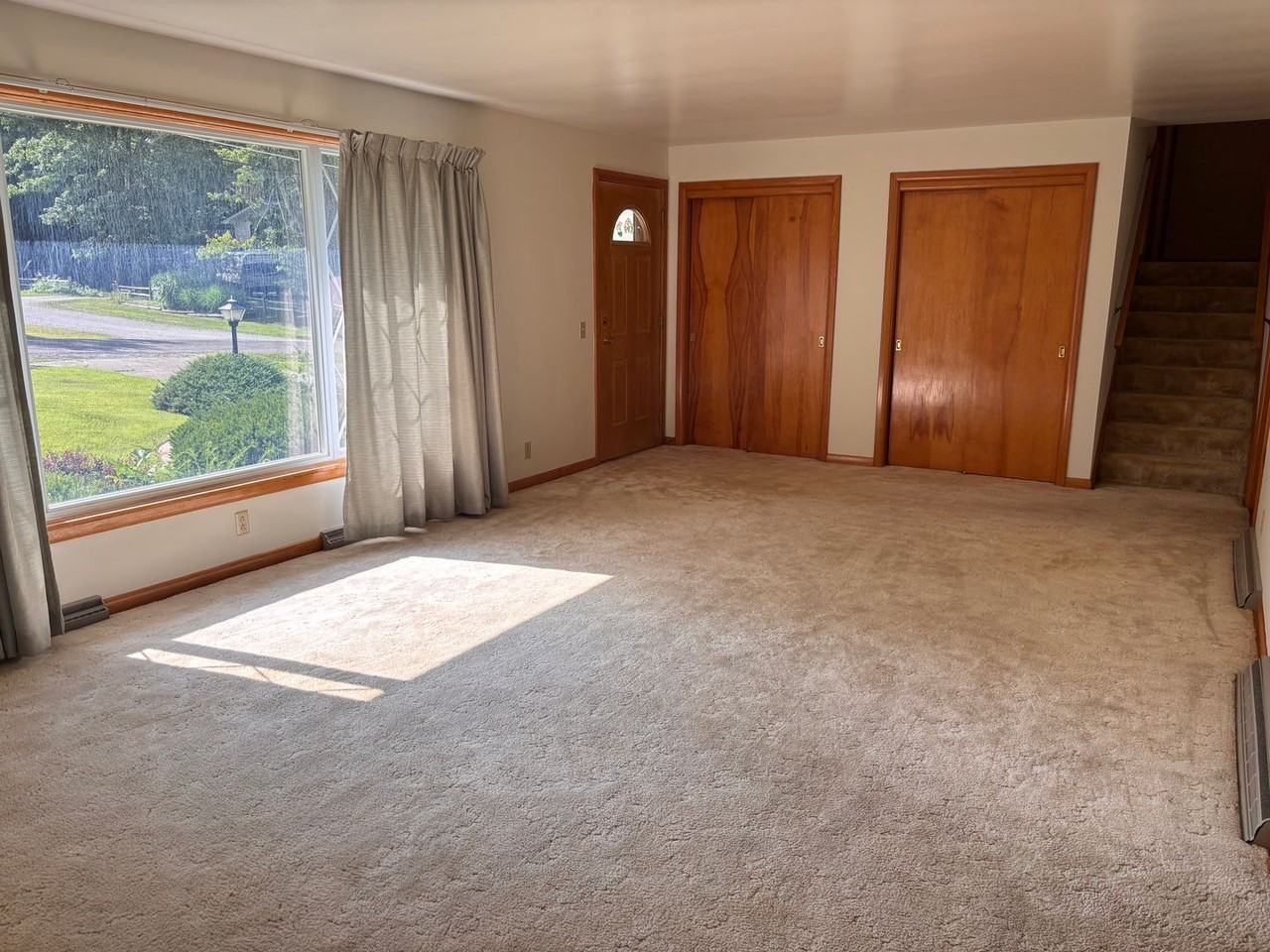 10470 Valleydale St Se - Photo 4 of 15