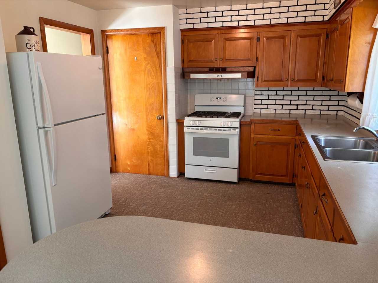 10470 Valleydale St Se - Photo 6 of 15