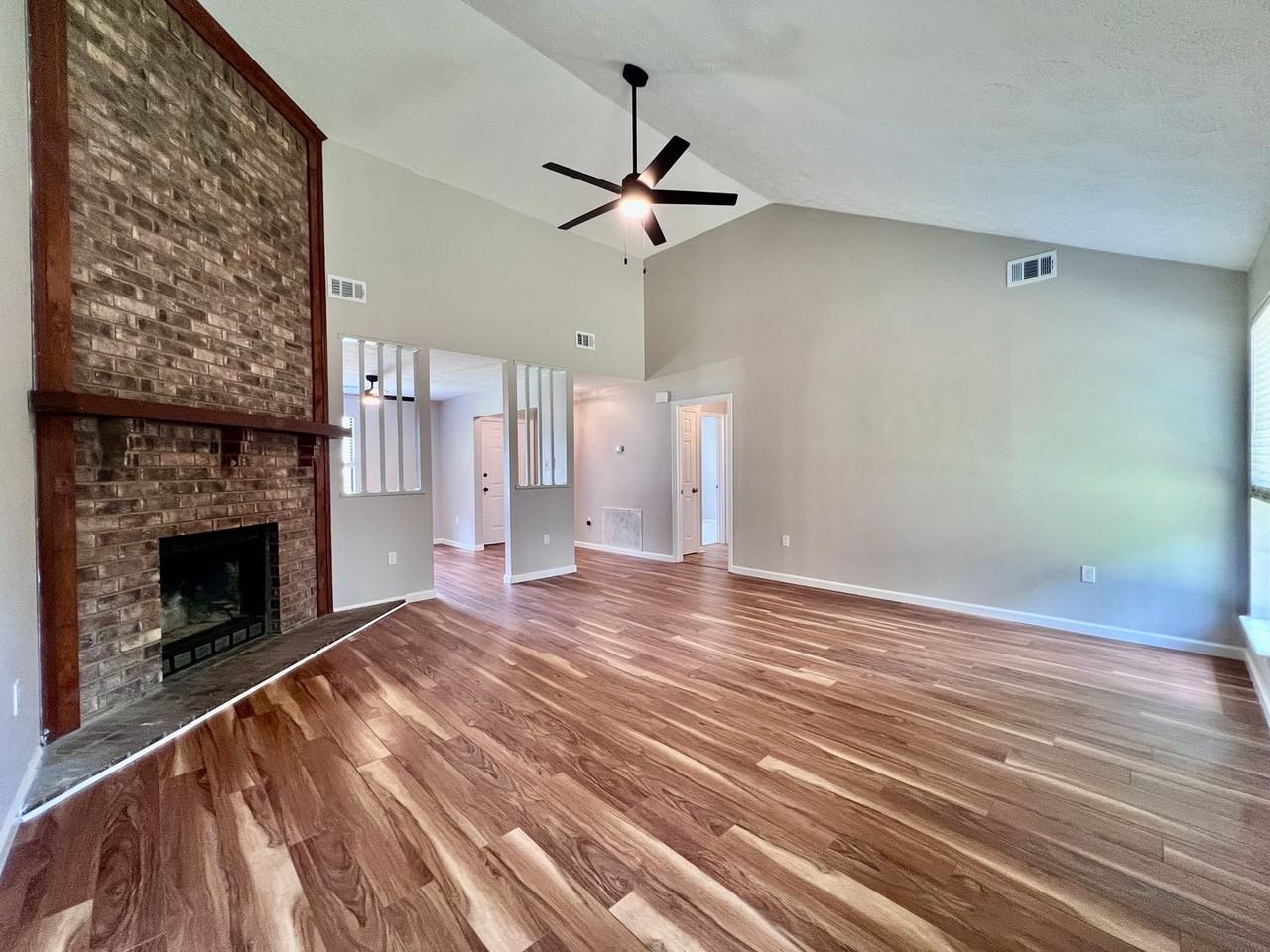 409 Oak St - Photo 5 of 20