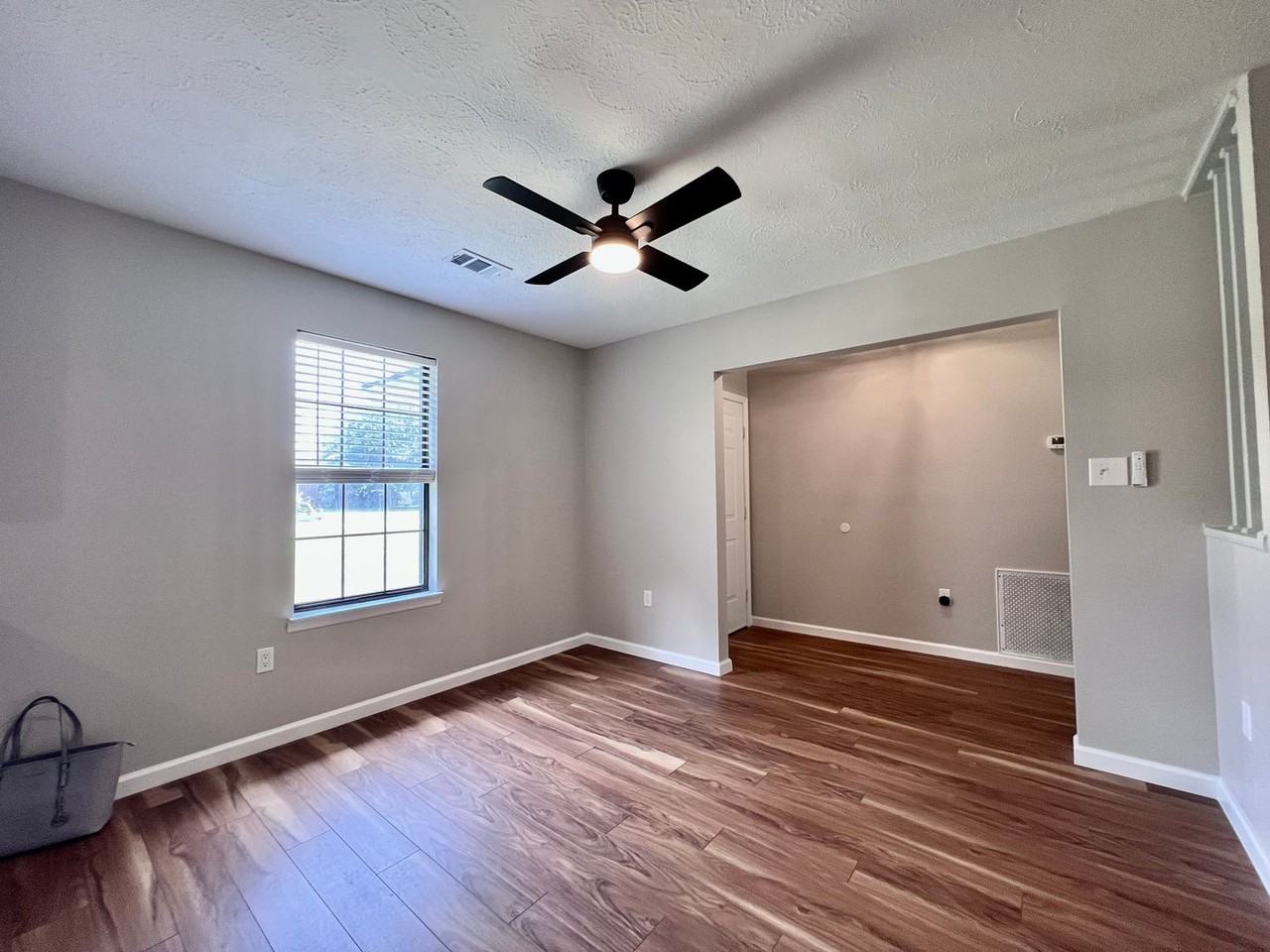 409 Oak St - Photo 6 of 20