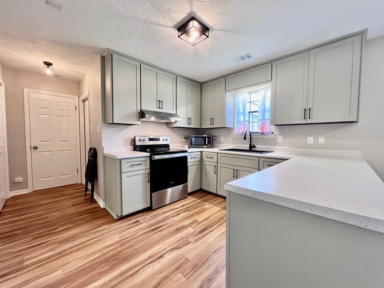 409 Oak St - Photo 7 of 20