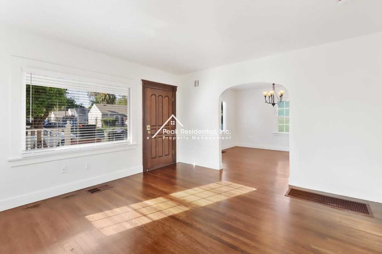 1812 El Monte Ave - Photo 4 of 28