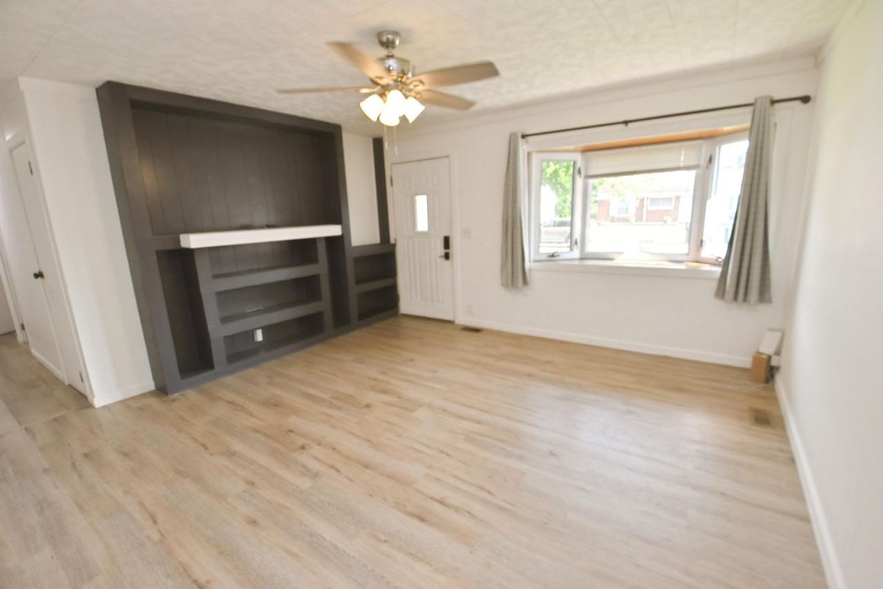 1330 Southlea Dr - Photo 2 of 20
