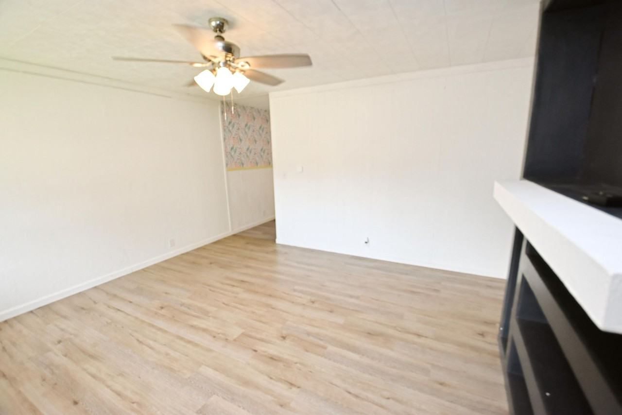 1330 Southlea Dr - Photo 3 of 20
