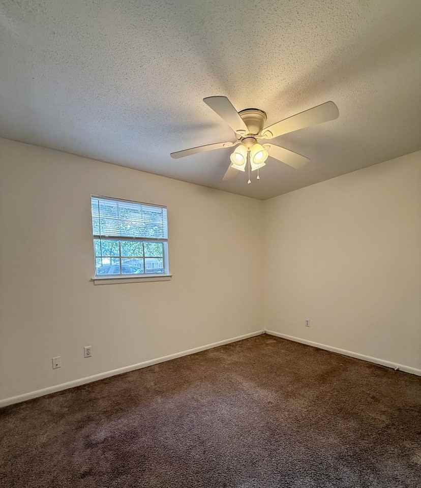 108B Montgomery St - Photo 3 of 10