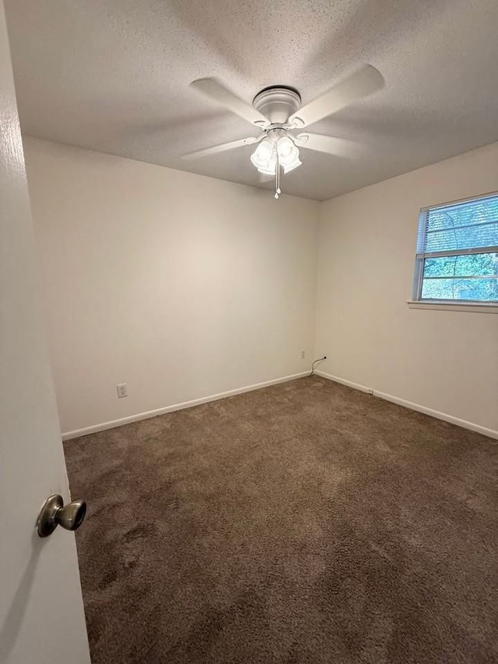 108B Montgomery St - Photo 5 of 10