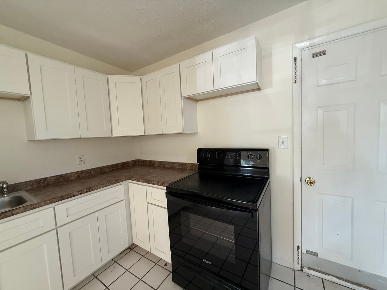 108B Montgomery St - Photo 7 of 10