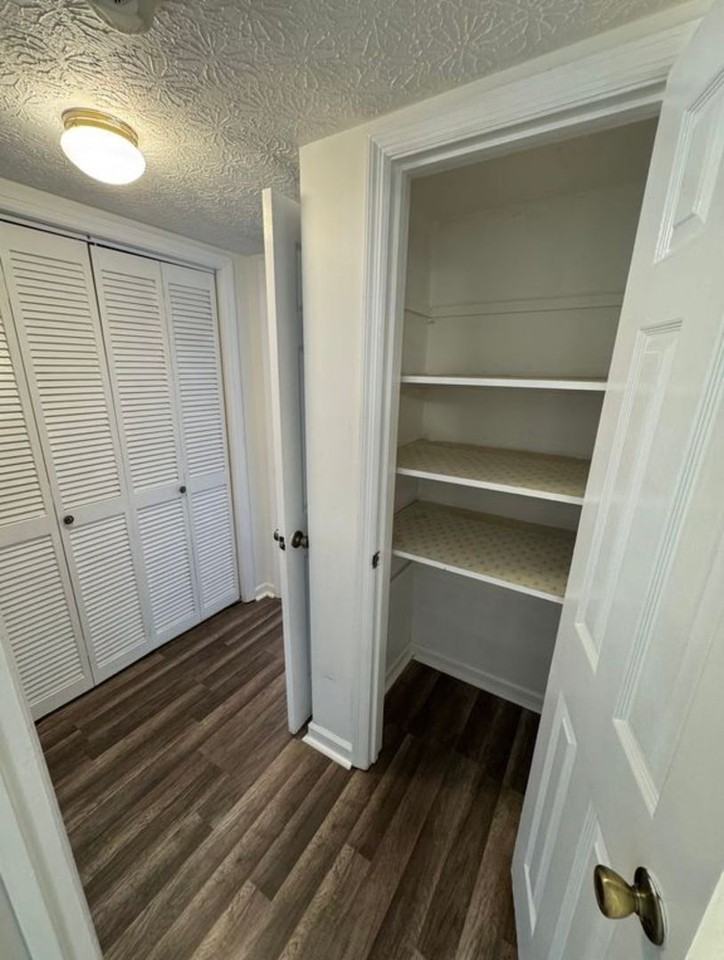 100 Barrington Dr - Photo 5 of 10