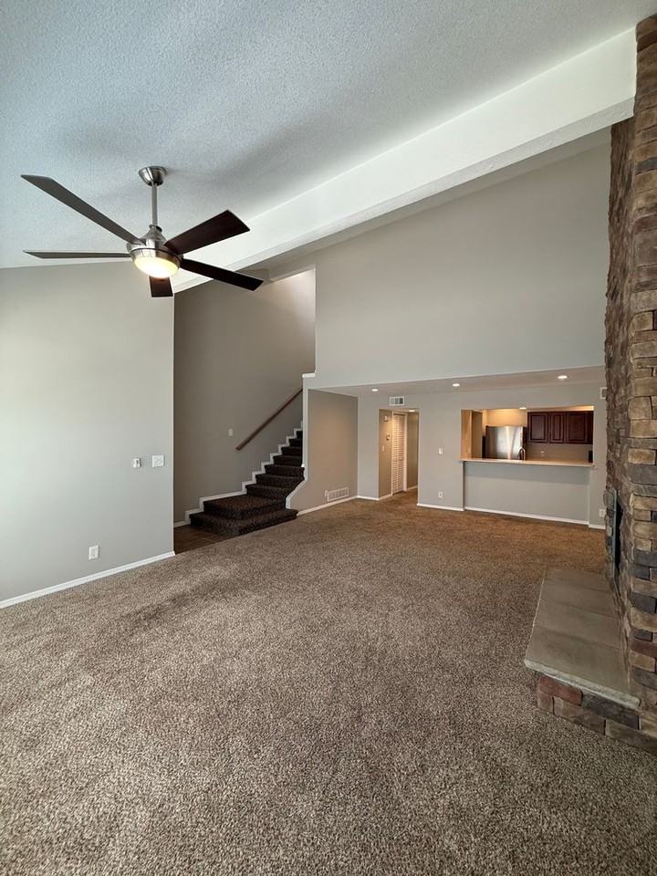 8861 W 106th Ter - Photo 4 of 32