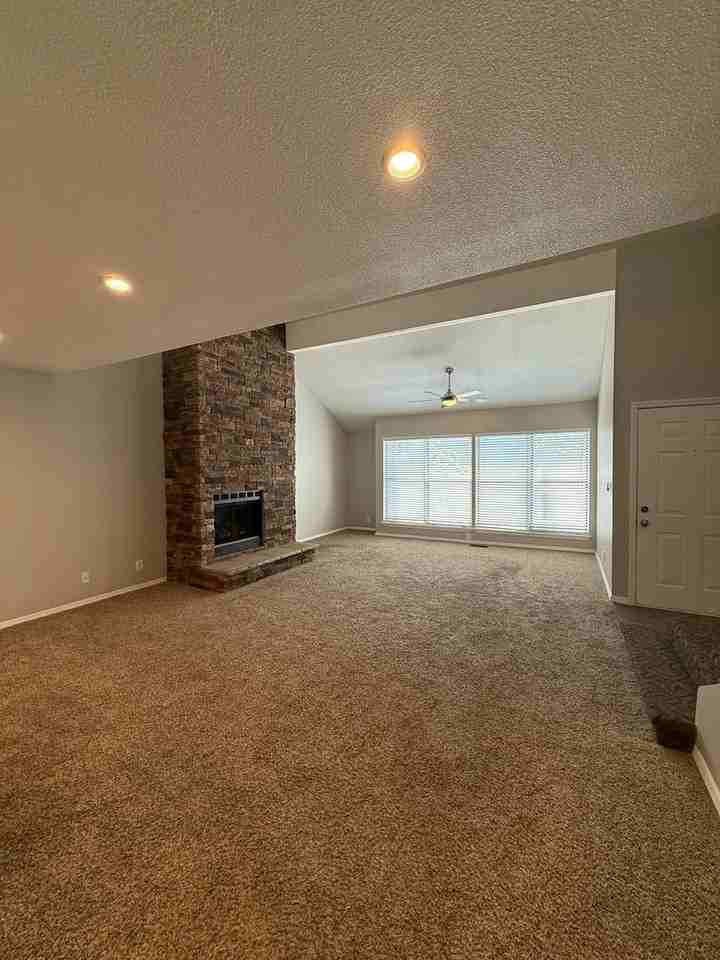 8861 W 106th Ter - Photo 5 of 32