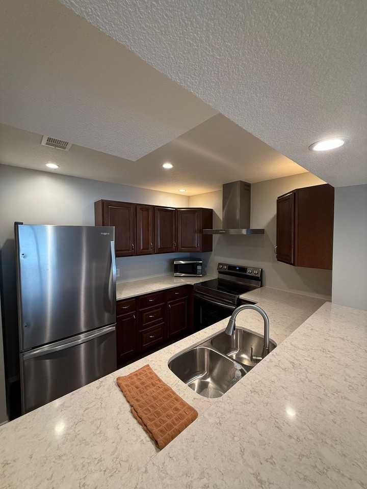 8861 W 106th Ter - Photo 7 of 32
