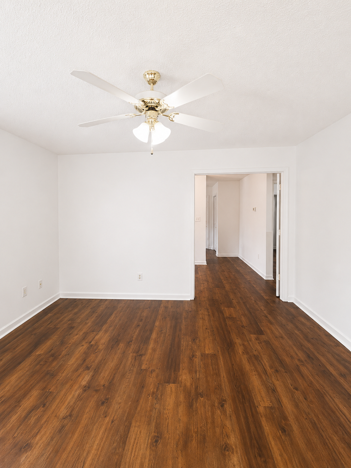 1533 Tinkertown Ave - Photo 4 of 33