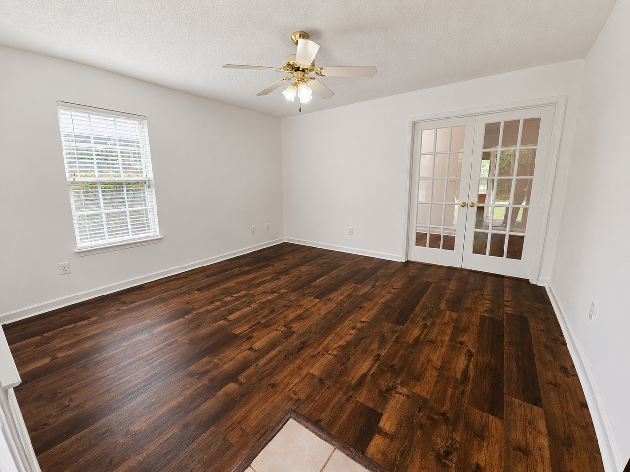 1533 Tinkertown Ave - Photo 6 of 33