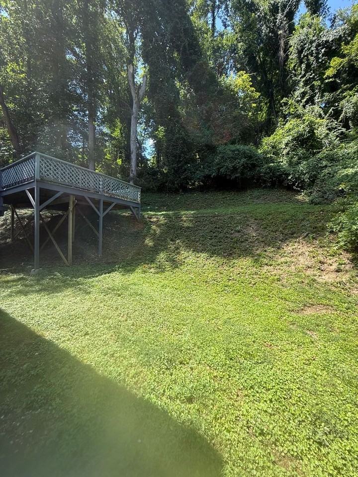 107 Eureka Rd - Photo 2 of 16