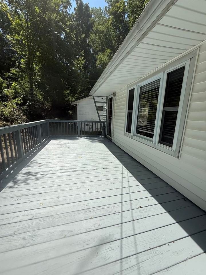 107 Eureka Rd - Photo 3 of 16