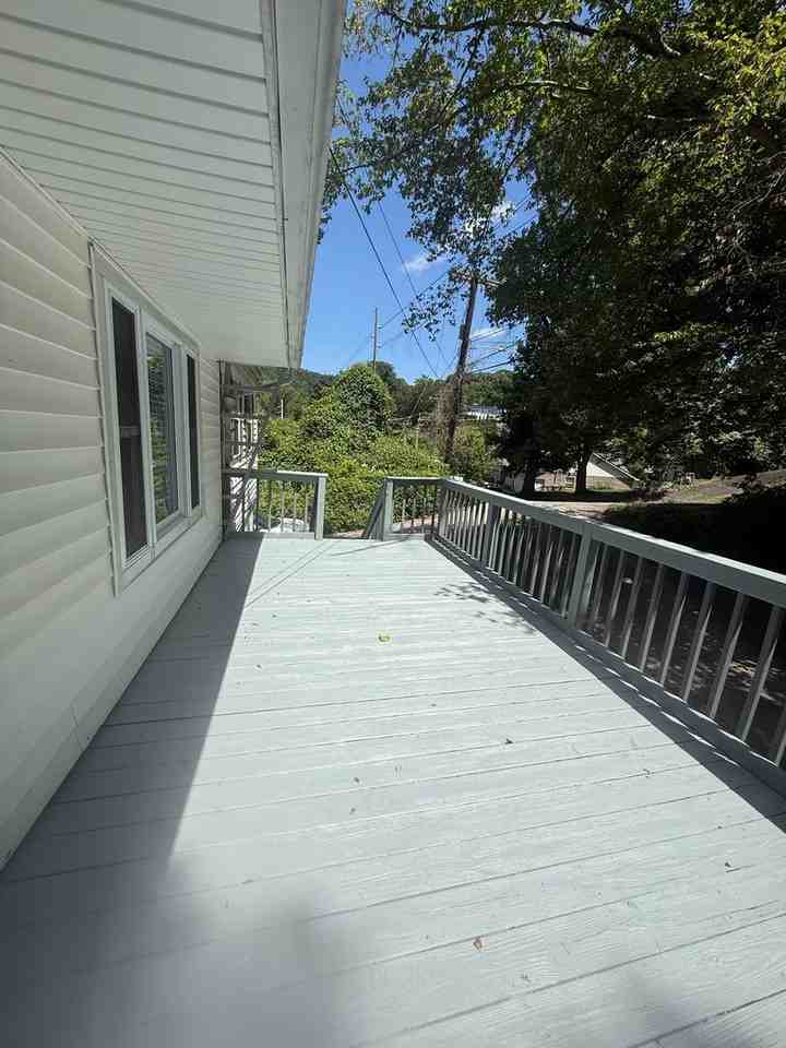 107 Eureka Rd - Photo 4 of 16
