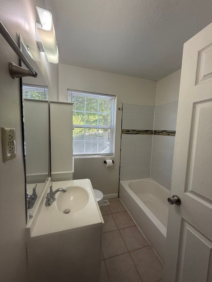 107 Eureka Rd - Photo 7 of 16