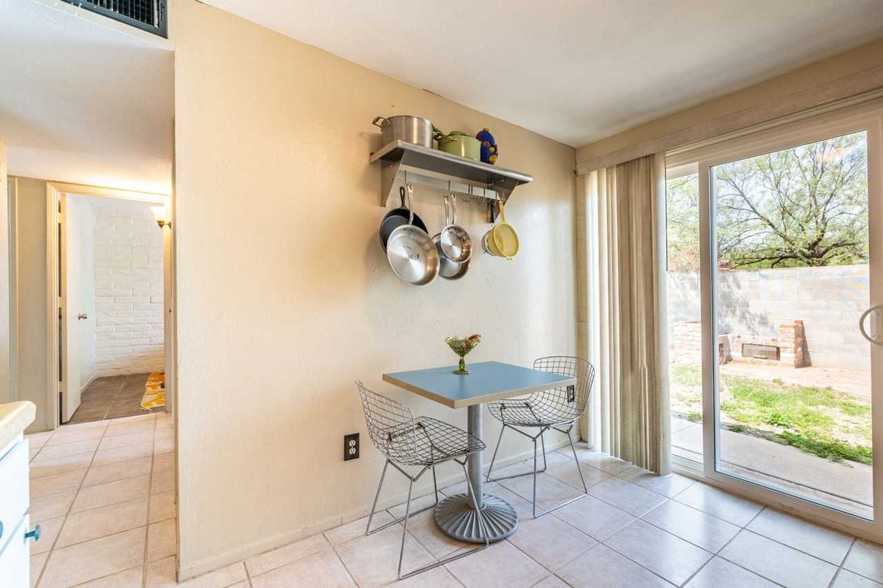 1661 N Catalina Ave - Photo 3 of 13