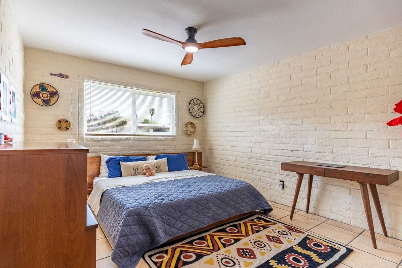 1661 N Catalina Ave - Photo 4 of 13