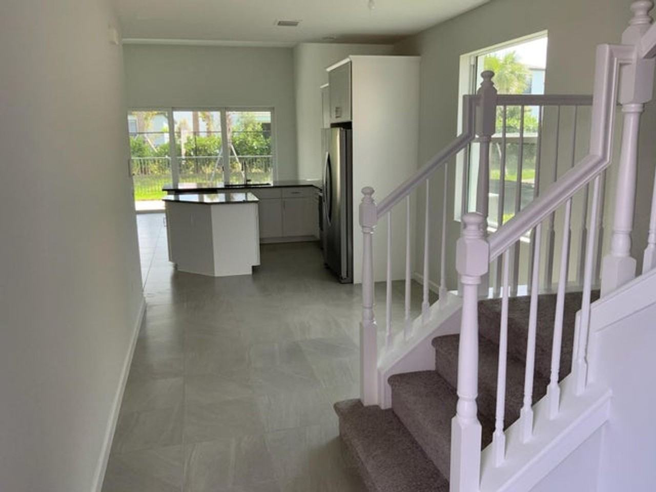 16340 Oakview Dr - Photo 2 of 12