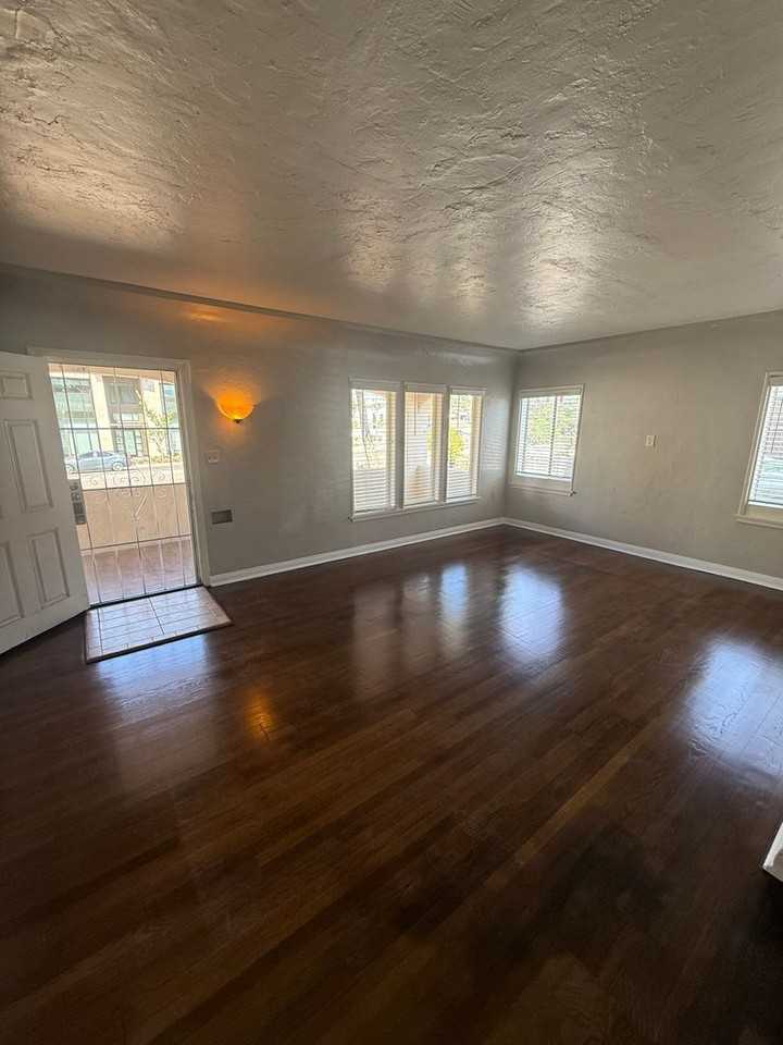 4926 Baltimore Dr - Photo 3 of 18