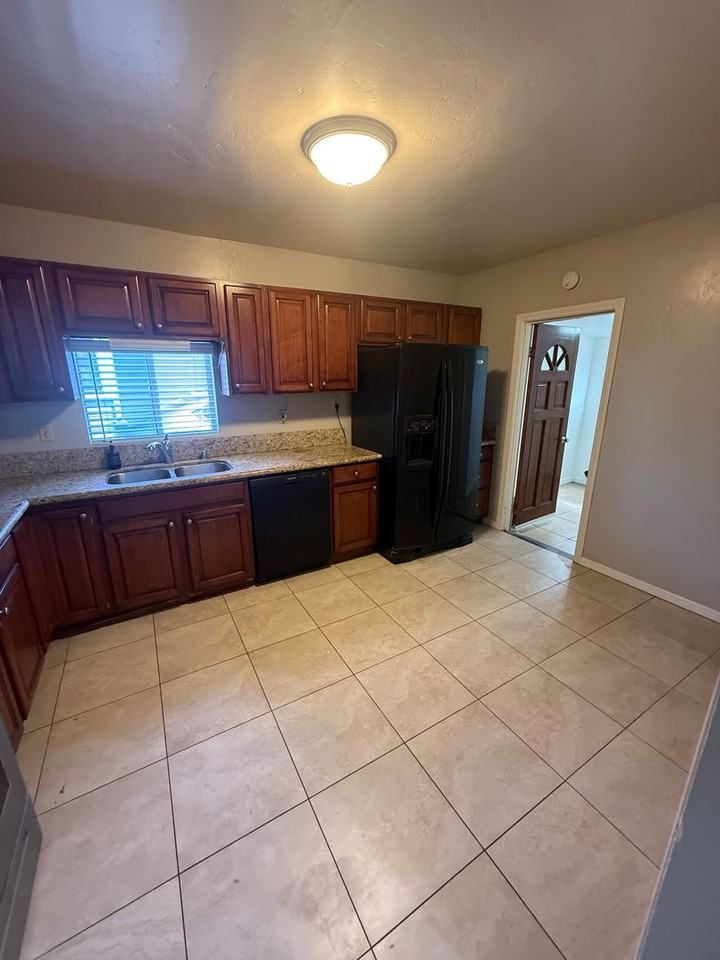 4926 Baltimore Dr - Photo 5 of 18