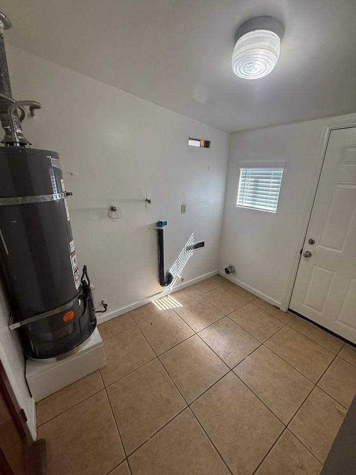 4926 Baltimore Dr - Photo 6 of 18
